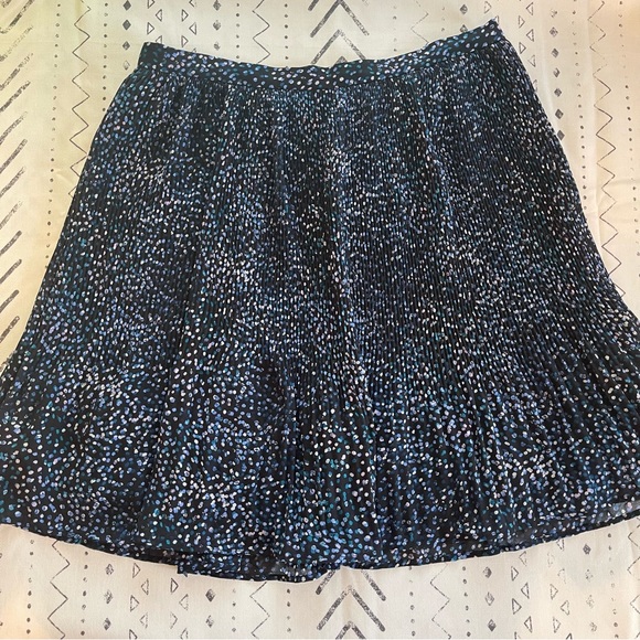 Banana Republic Polka Dot Mini Skirt - Picture 2 of 7